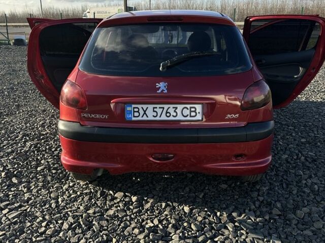 Красный Пежо 206, объемом двигателя 1.4 л и пробегом 165 тыс. км за 2850 $, фото 3 на Automoto.ua