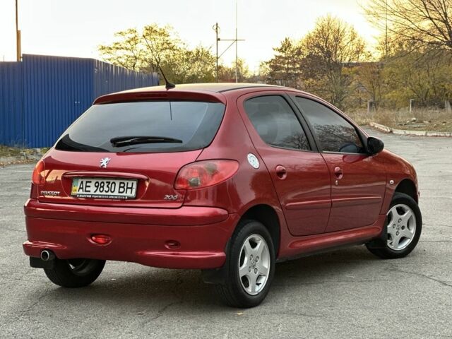 Красный Пежо 206, объемом двигателя 1.4 л и пробегом 119 тыс. км за 4500 $, фото 1 на Automoto.ua