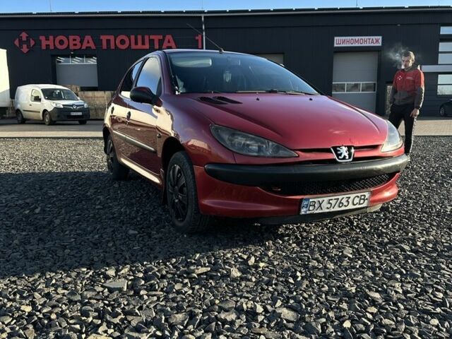 Красный Пежо 206, объемом двигателя 1.4 л и пробегом 165 тыс. км за 2850 $, фото 1 на Automoto.ua
