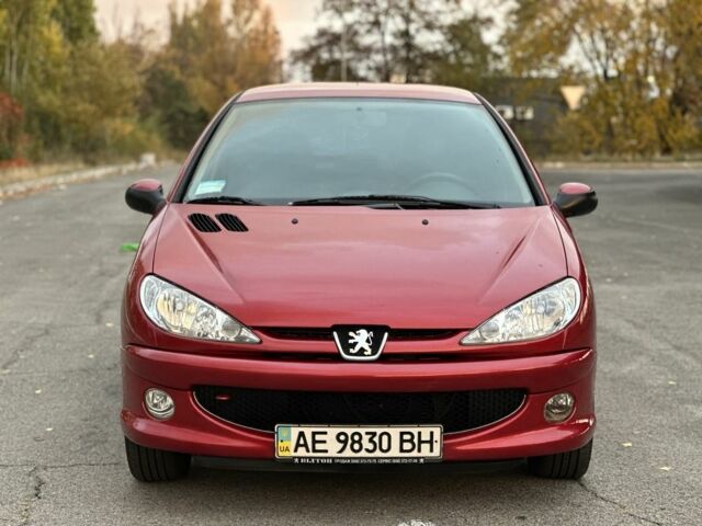 Красный Пежо 206, объемом двигателя 1.4 л и пробегом 119 тыс. км за 4500 $, фото 3 на Automoto.ua