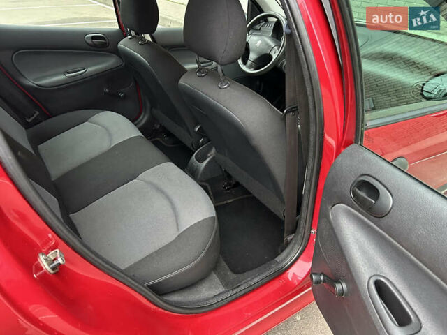 Красный Пежо 206, объемом двигателя 1.4 л и пробегом 76 тыс. км за 5200 $, фото 10 на Automoto.ua