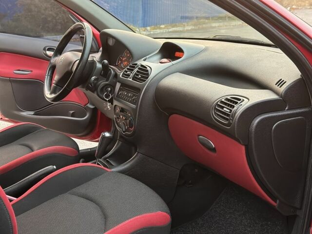 Красный Пежо 206, объемом двигателя 1.4 л и пробегом 119 тыс. км за 4500 $, фото 10 на Automoto.ua