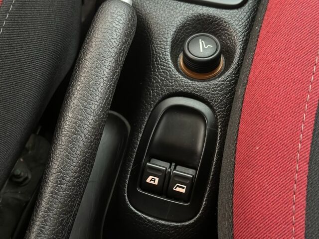 Красный Пежо 206, объемом двигателя 1.4 л и пробегом 119 тыс. км за 4500 $, фото 16 на Automoto.ua