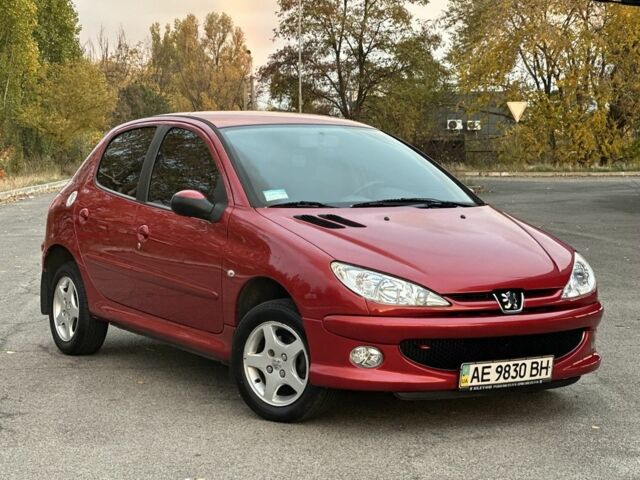 Красный Пежо 206, объемом двигателя 1.4 л и пробегом 119 тыс. км за 4500 $, фото 5 на Automoto.ua