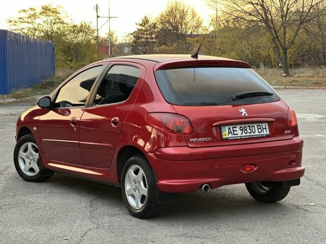 Красный Пежо 206, объемом двигателя 1.4 л и пробегом 119 тыс. км за 4500 $, фото 4 на Automoto.ua