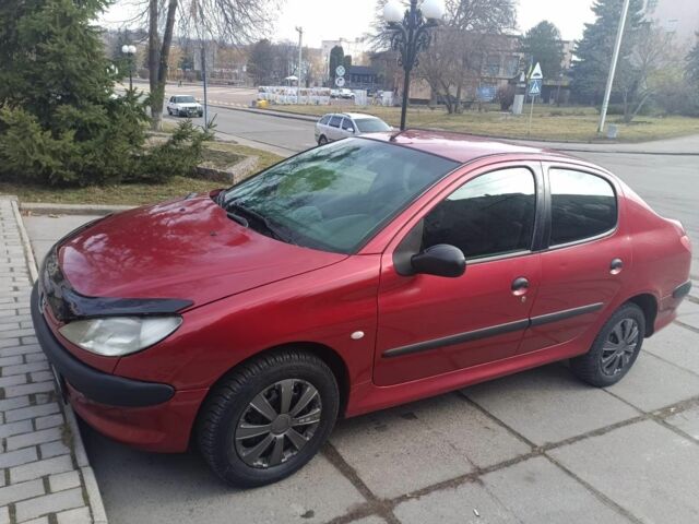 Червоний Пежо 206, об'ємом двигуна 1.4 л та пробігом 213 тис. км за 3000 $, фото 2 на Automoto.ua