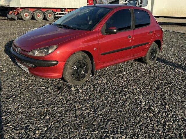 Красный Пежо 206, объемом двигателя 1.4 л и пробегом 165 тыс. км за 2850 $, фото 6 на Automoto.ua