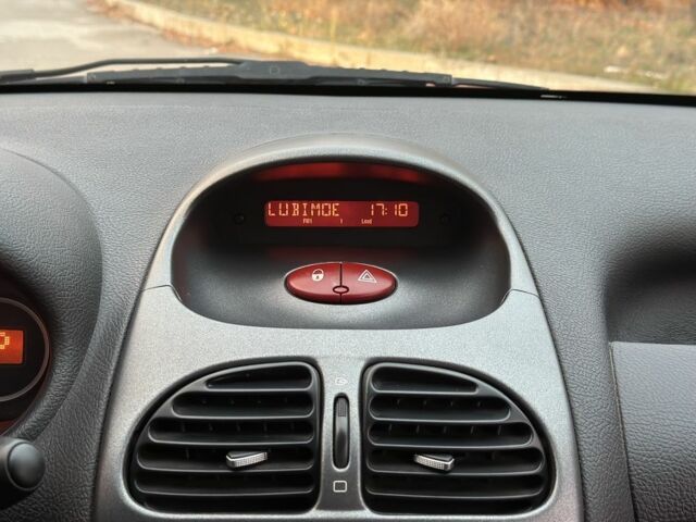 Красный Пежо 206, объемом двигателя 1.4 л и пробегом 119 тыс. км за 4500 $, фото 17 на Automoto.ua