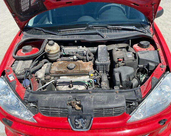 Красный Пежо 206, объемом двигателя 1.4 л и пробегом 130 тыс. км за 2600 $, фото 2 на Automoto.ua