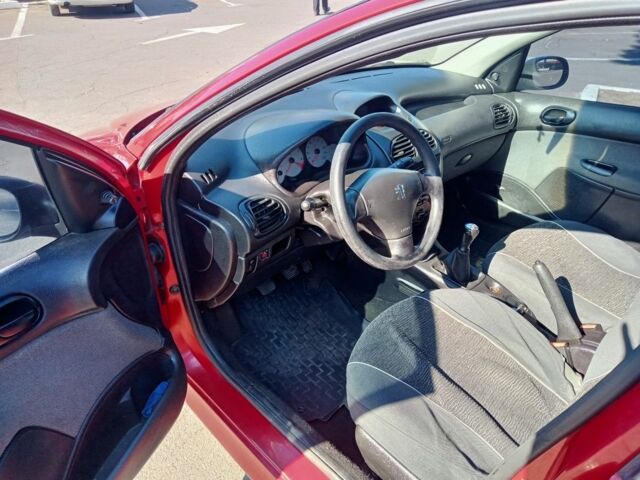 Пежо 206 2008 в Одессе на Automoto.ua Красный Пежо 206, объемом двигателя 1.4 л и пробегом 280 тыс. км за 3000 $, фото 6 на Automoto.ua