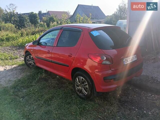Красный Пежо 206, объемом двигателя 1.4 л и пробегом 232 тыс. км за 4000 $, фото 9 на Automoto.ua