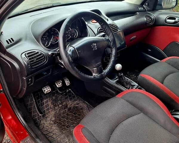 Красный Пежо 206, объемом двигателя 1.36 л и пробегом 226 тыс. км за 3799 $, фото 17 на Automoto.ua