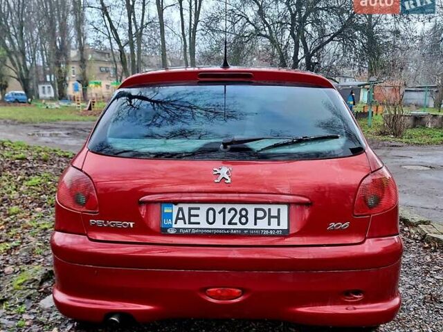 Красный Пежо 206, объемом двигателя 1.36 л и пробегом 226 тыс. км за 3799 $, фото 14 на Automoto.ua