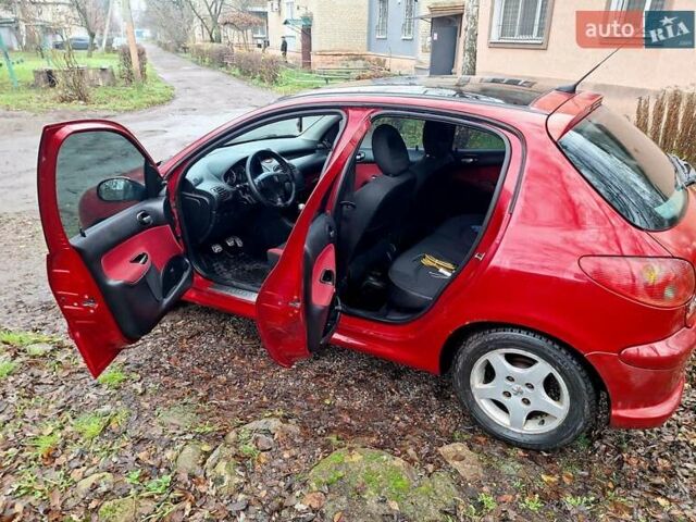 Красный Пежо 206, объемом двигателя 1.36 л и пробегом 226 тыс. км за 3799 $, фото 25 на Automoto.ua