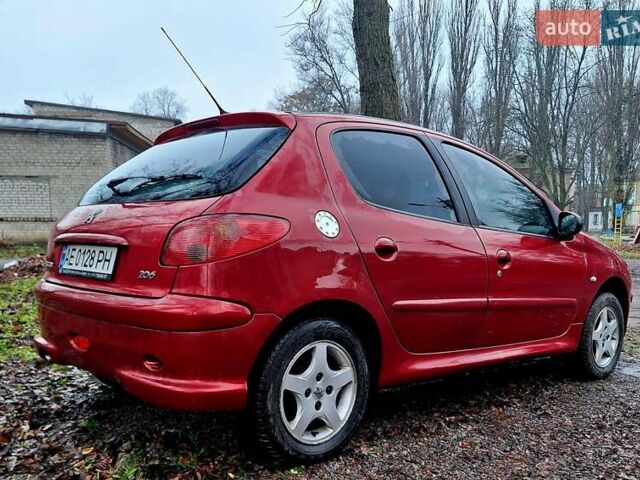 Красный Пежо 206, объемом двигателя 1.36 л и пробегом 226 тыс. км за 3799 $, фото 10 на Automoto.ua