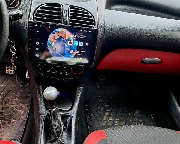 Красный Пежо 206, объемом двигателя 1.36 л и пробегом 226 тыс. км за 3799 $, фото 32 на Automoto.ua