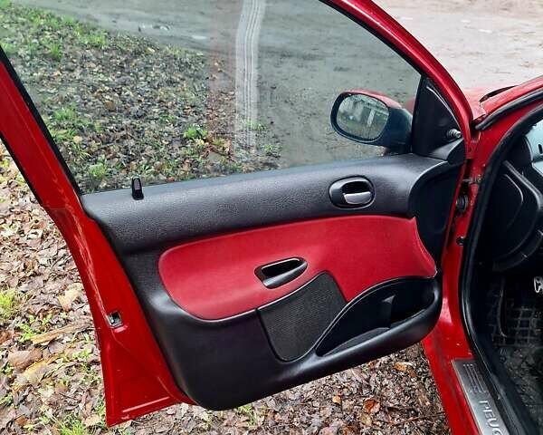 Красный Пежо 206, объемом двигателя 1.36 л и пробегом 226 тыс. км за 3799 $, фото 15 на Automoto.ua