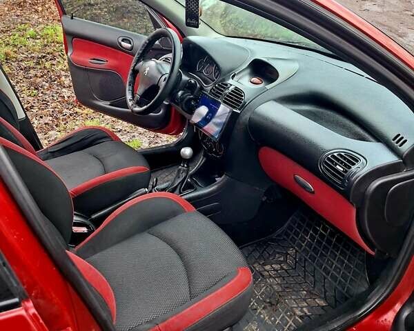 Красный Пежо 206, объемом двигателя 1.36 л и пробегом 226 тыс. км за 3799 $, фото 29 на Automoto.ua