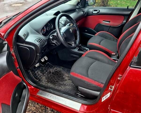 Красный Пежо 206, объемом двигателя 1.36 л и пробегом 226 тыс. км за 3799 $, фото 16 на Automoto.ua