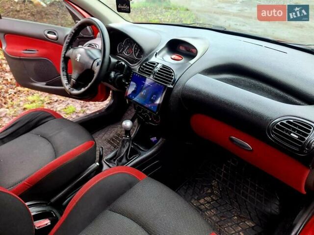 Красный Пежо 206, объемом двигателя 1.36 л и пробегом 226 тыс. км за 3799 $, фото 30 на Automoto.ua