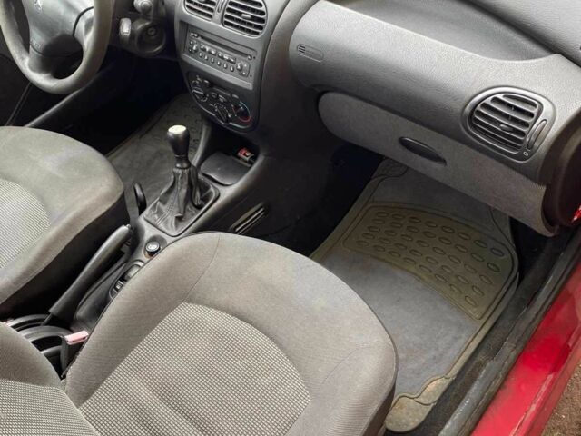 Красный Пежо 206, объемом двигателя 1.4 л и пробегом 170 тыс. км за 2800 $, фото 3 на Automoto.ua