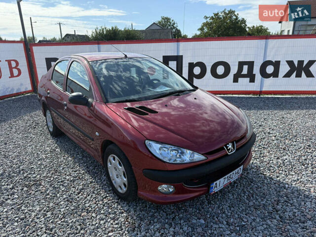 Красный Пежо 206, объемом двигателя 1.36 л и пробегом 116 тыс. км за 3500 $, фото 1 на Automoto.ua