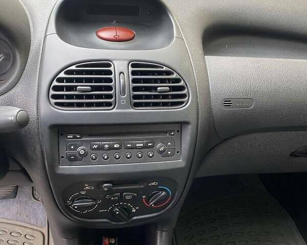 Червоний Пежо 206, об'ємом двигуна 1.4 л та пробігом 170 тис. км за 2800 $, фото 9 на Automoto.ua