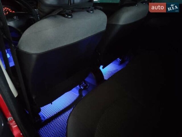 Червоний Пежо 206, об'ємом двигуна 1.36 л та пробігом 230 тис. км за 3800 $, фото 22 на Automoto.ua