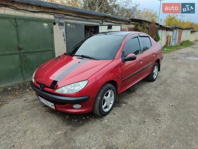 Червоний Пежо 206, об'ємом двигуна 1.36 л та пробігом 230 тис. км за 3800 $, фото 6 на Automoto.ua