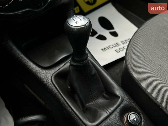 Красный Пежо 206, объемом двигателя 1.4 л и пробегом 139 тыс. км за 3999 $, фото 11 на Automoto.ua