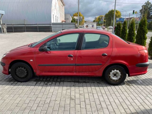 Красный Пежо 206, объемом двигателя 1.4 л и пробегом 170 тыс. км за 2800 $, фото 1 на Automoto.ua