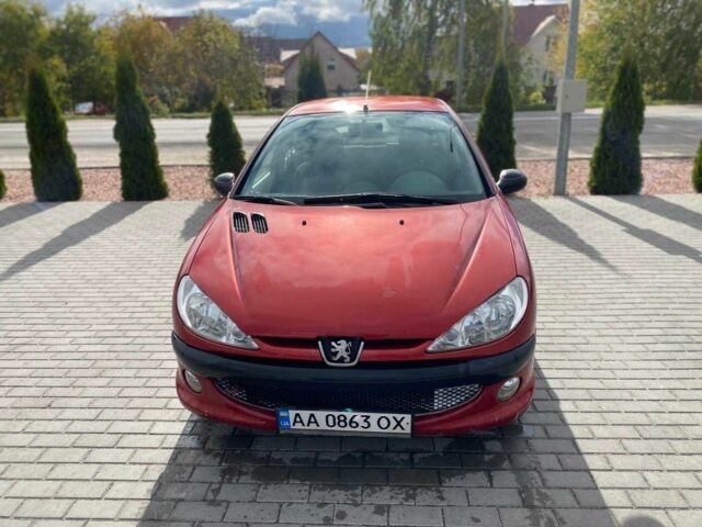 Красный Пежо 206, объемом двигателя 1.4 л и пробегом 170 тыс. км за 2800 $, фото 2 на Automoto.ua