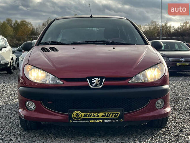 Красный Пежо 206, объемом двигателя 1.4 л и пробегом 139 тыс. км за 3999 $, фото 1 на Automoto.ua