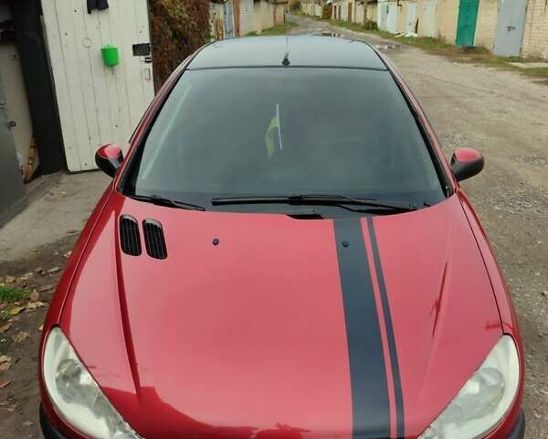 Червоний Пежо 206, об'ємом двигуна 1.36 л та пробігом 230 тис. км за 3800 $, фото 1 на Automoto.ua