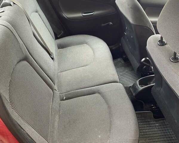Червоний Пежо 206, об'ємом двигуна 1.4 л та пробігом 170 тис. км за 2800 $, фото 7 на Automoto.ua