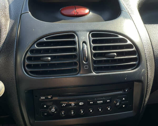 Пежо 206 2008 в Одессе на Automoto.ua Красный Пежо 206, объемом двигателя 1.36 л и пробегом 280 тыс. км за 3500 $, фото 9 на Automoto.ua