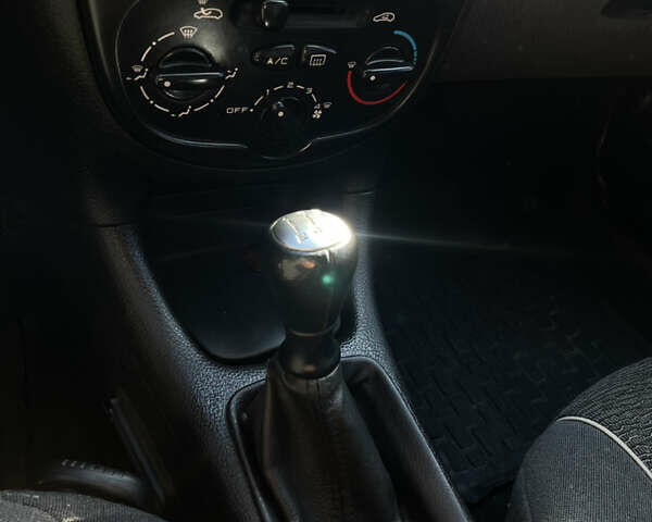 Пежо 206 2008 в Одессе на Automoto.ua Красный Пежо 206, объемом двигателя 1.36 л и пробегом 280 тыс. км за 3500 $, фото 10 на Automoto.ua