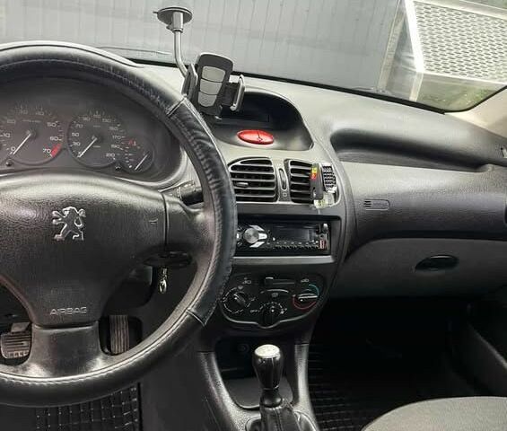 Красный Пежо 206, объемом двигателя 1.4 л и пробегом 133 тыс. км за 3500 $, фото 15 на Automoto.ua