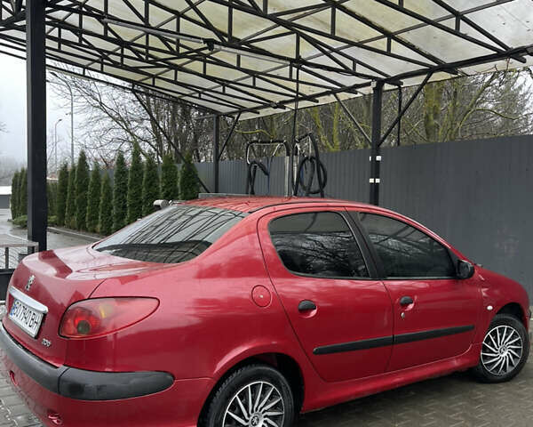 Красный Пежо 206, объемом двигателя 1.36 л и пробегом 133 тыс. км за 3800 $, фото 10 на Automoto.ua