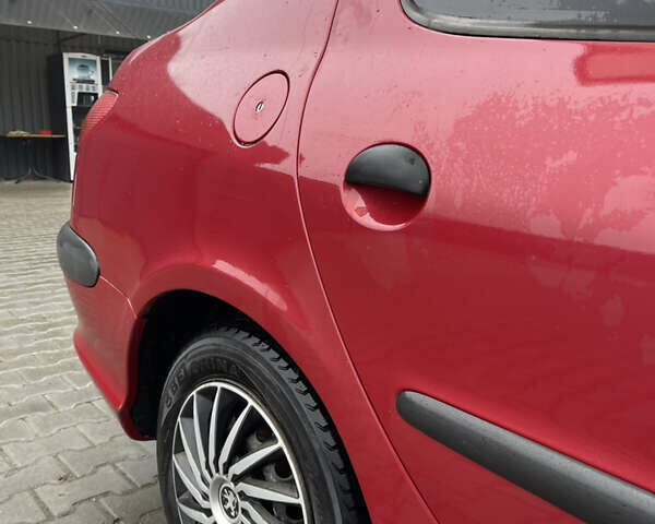 Красный Пежо 206, объемом двигателя 1.36 л и пробегом 133 тыс. км за 3800 $, фото 7 на Automoto.ua