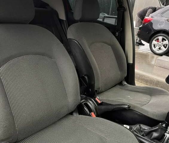 Красный Пежо 206, объемом двигателя 1.4 л и пробегом 133 тыс. км за 3500 $, фото 12 на Automoto.ua