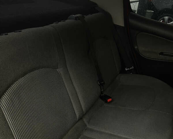 Красный Пежо 206, объемом двигателя 1.36 л и пробегом 133 тыс. км за 3800 $, фото 18 на Automoto.ua