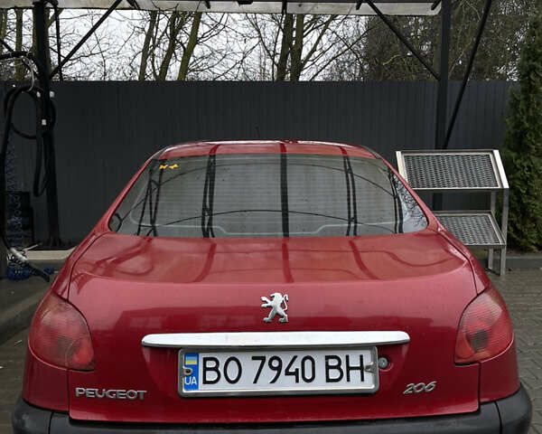 Красный Пежо 206, объемом двигателя 1.36 л и пробегом 133 тыс. км за 3800 $, фото 9 на Automoto.ua