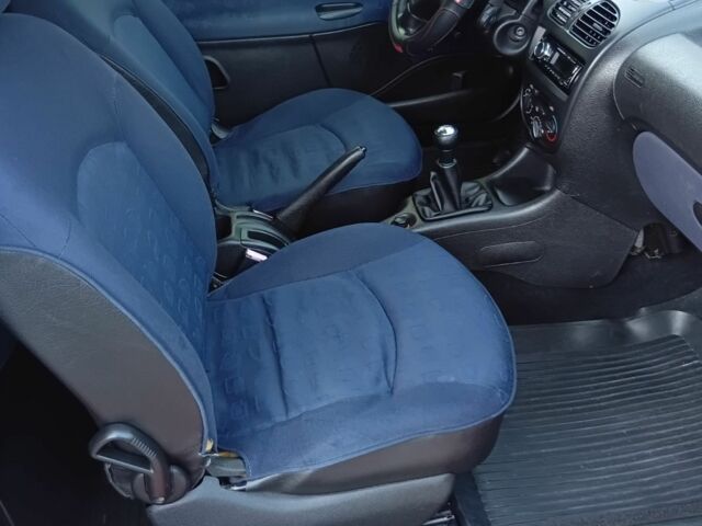 Червоний Пежо 206, об'ємом двигуна 1.1 л та пробігом 180 тис. км за 2200 $, фото 7 на Automoto.ua