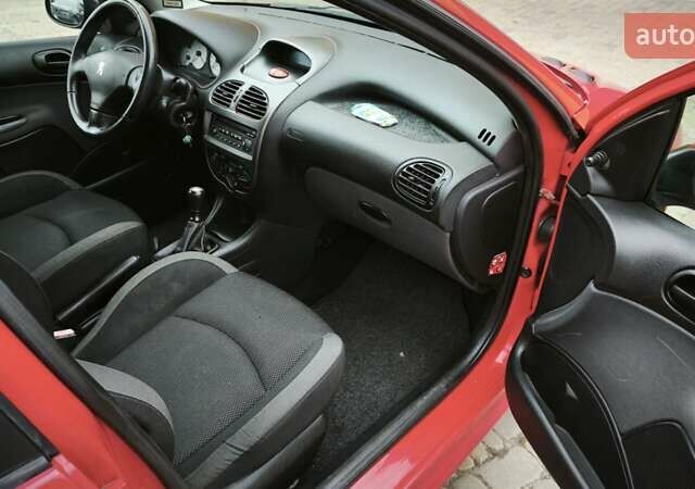 Червоний Пежо 206, об'ємом двигуна 1.4 л та пробігом 286 тис. км за 4250 $, фото 35 на Automoto.ua