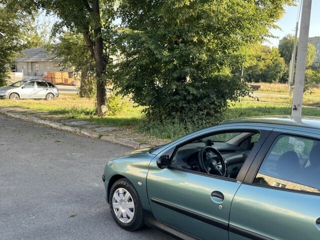 Пежо 206, объемом двигателя 1.6 л и пробегом 240 тыс. км за 1350 $, фото 3 на Automoto.ua