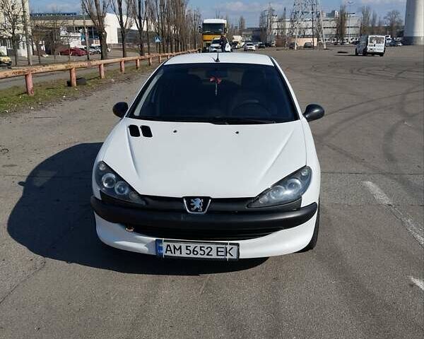 Пежо 206, объемом двигателя 1.36 л и пробегом 230 тыс. км за 3700 $, фото 2 на Automoto.ua