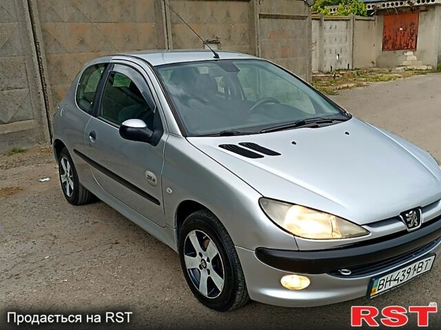 Пежо 206, объемом двигателя 1.4 л и пробегом 187 тыс. км за 3200 $, фото 3 на Automoto.ua