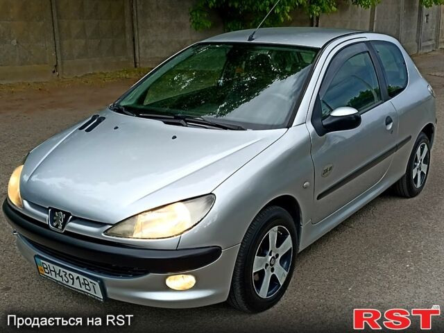 Пежо 206, объемом двигателя 1.4 л и пробегом 187 тыс. км за 3200 $, фото 2 на Automoto.ua