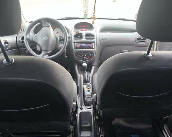 Пежо 206, объемом двигателя 1.1 л и пробегом 170 тыс. км за 2550 $, фото 1 на Automoto.ua